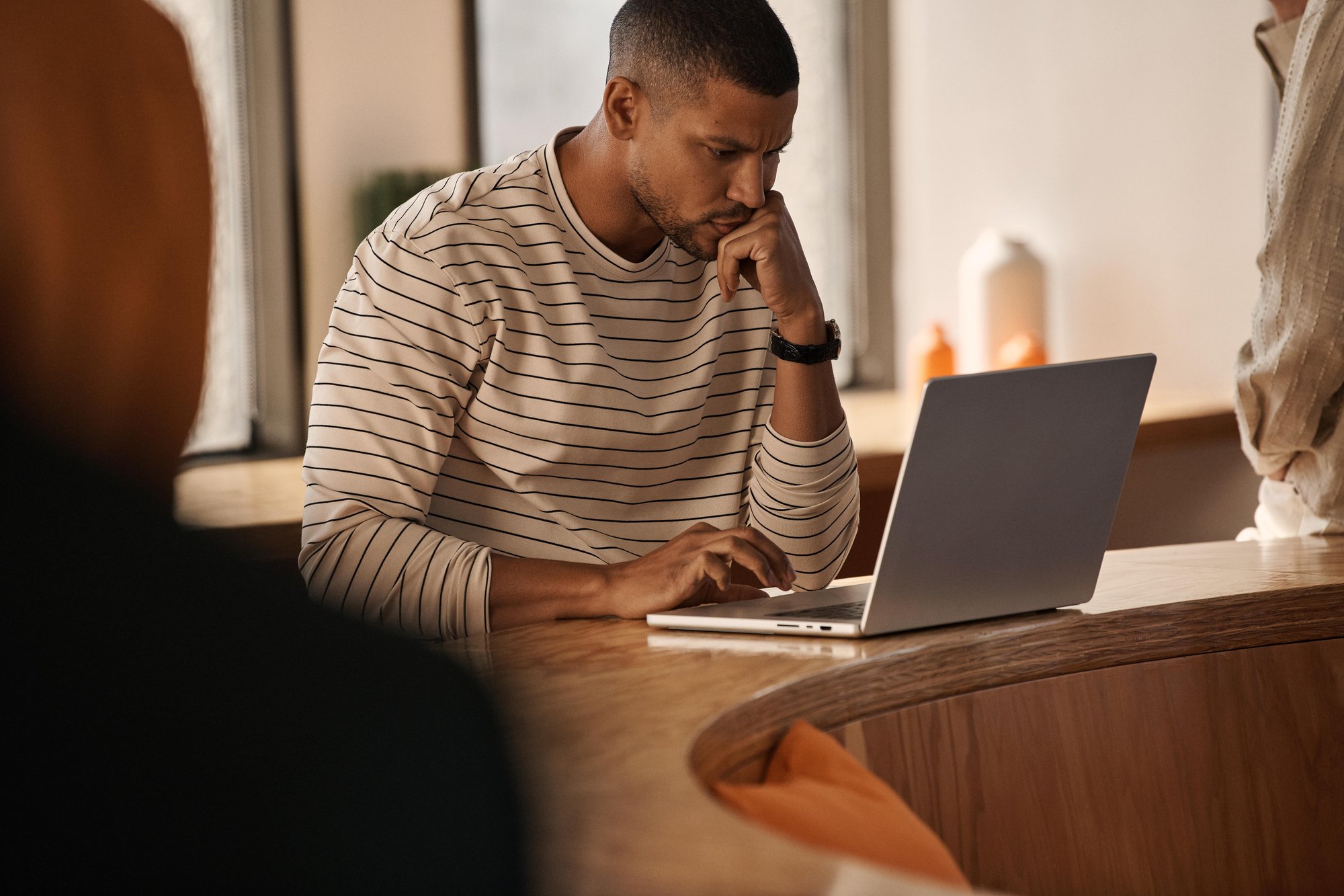 241217_BGM_HUBSPOT_shot_05_0108_R2-min